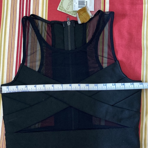 Alythea Criss Cross and Mesh Crop Top NWT size M - Picture 7 of 8